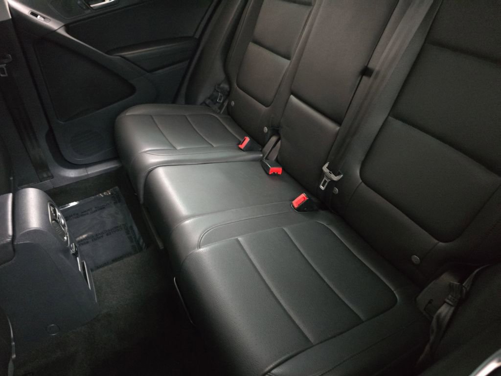 Used 2011 Volkswagen Tiguan SE image 16