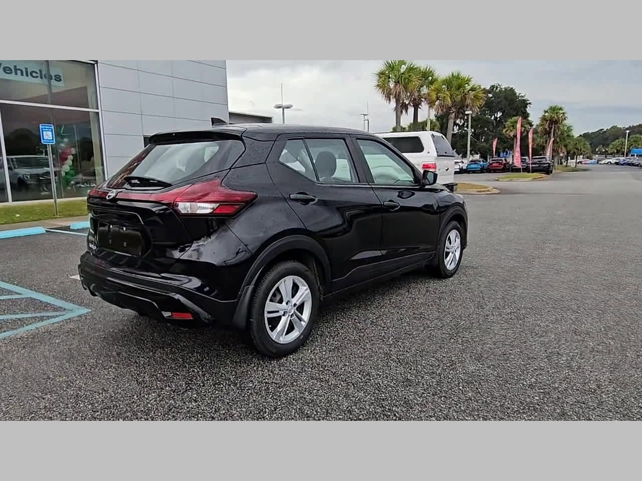 New 2025 Nissan Kicks Play S image 33