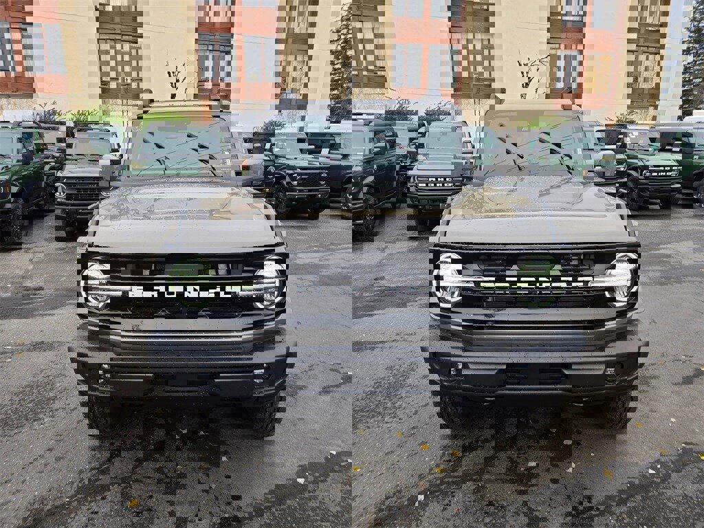 New 2025 Ford Bronco Outer Banks image 2