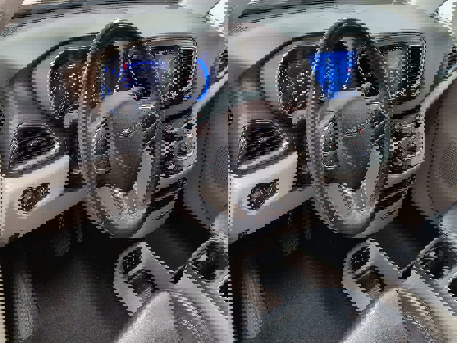 Certified 2017 Chrysler Pacifica Touring-L Plus image 10