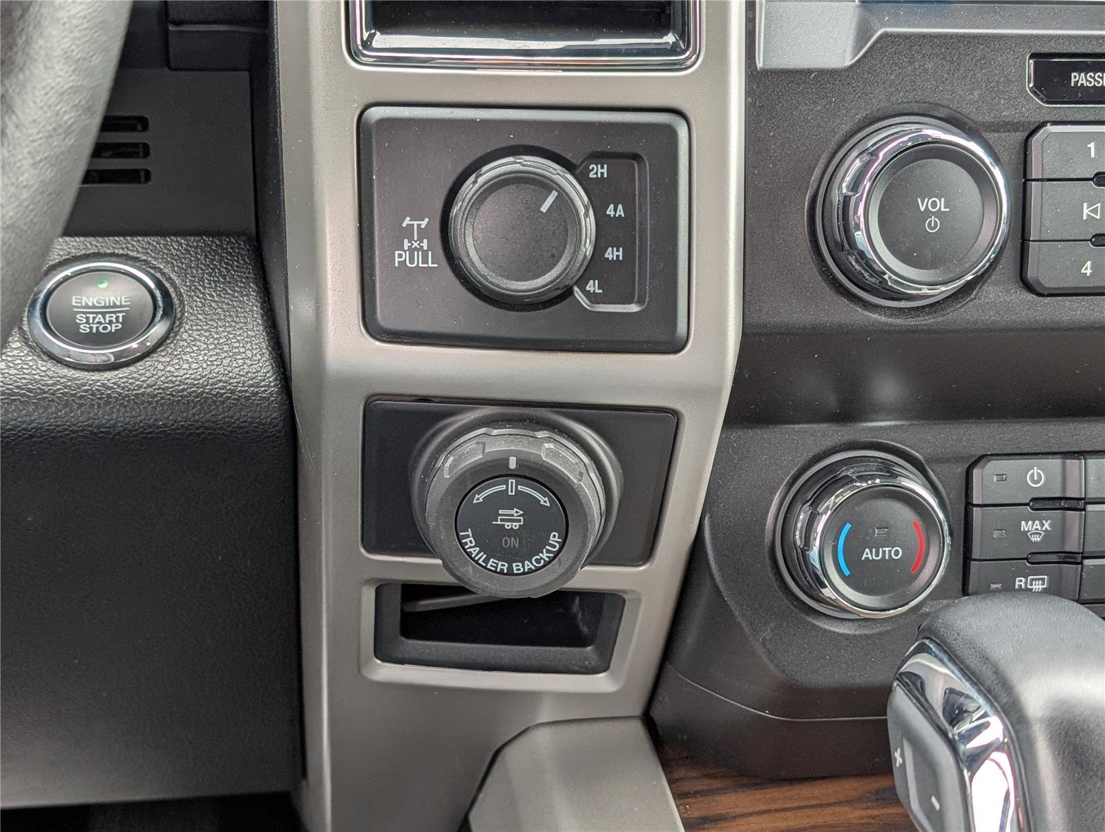 Used 2019 Ford F150 Lariat image 24