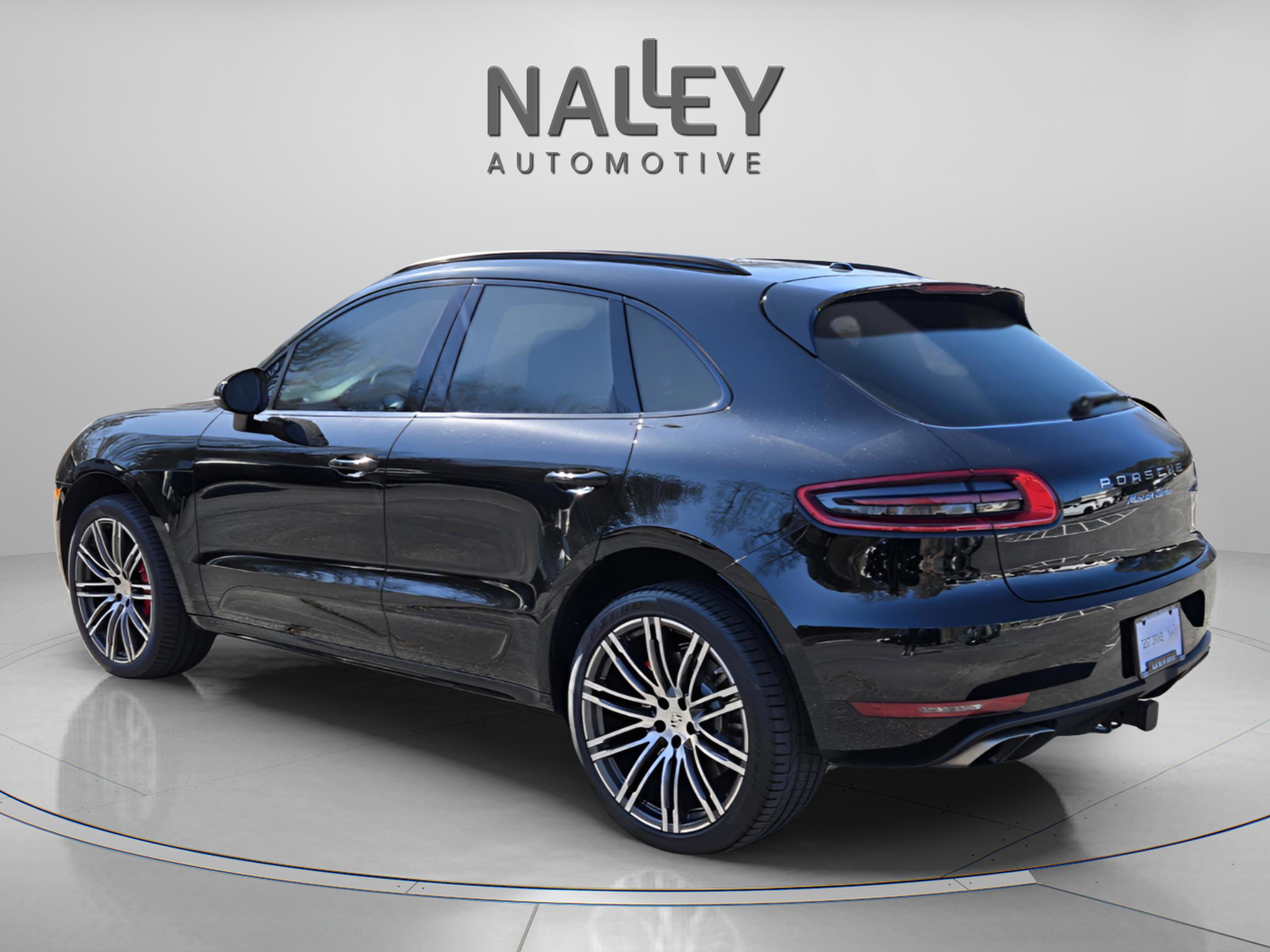 Used 2018 Porsche Macan Turbo image 4