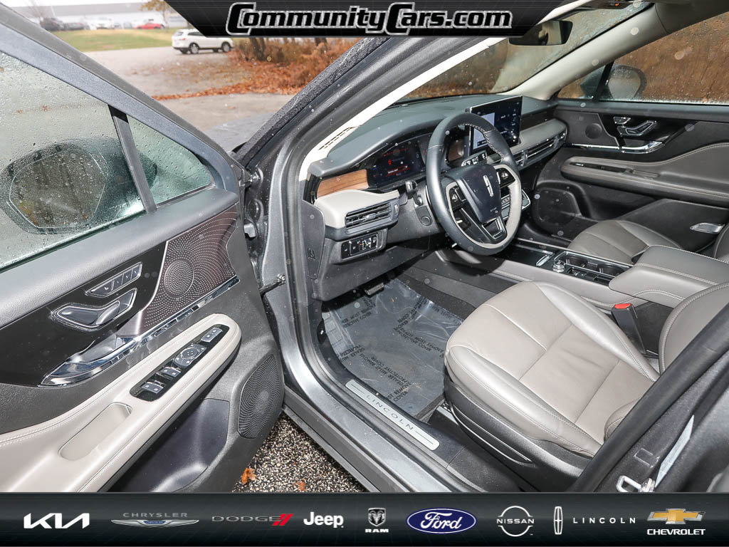Certified 2023 Lincoln Corsair Reserve w/ Equipment Group 201A image 11