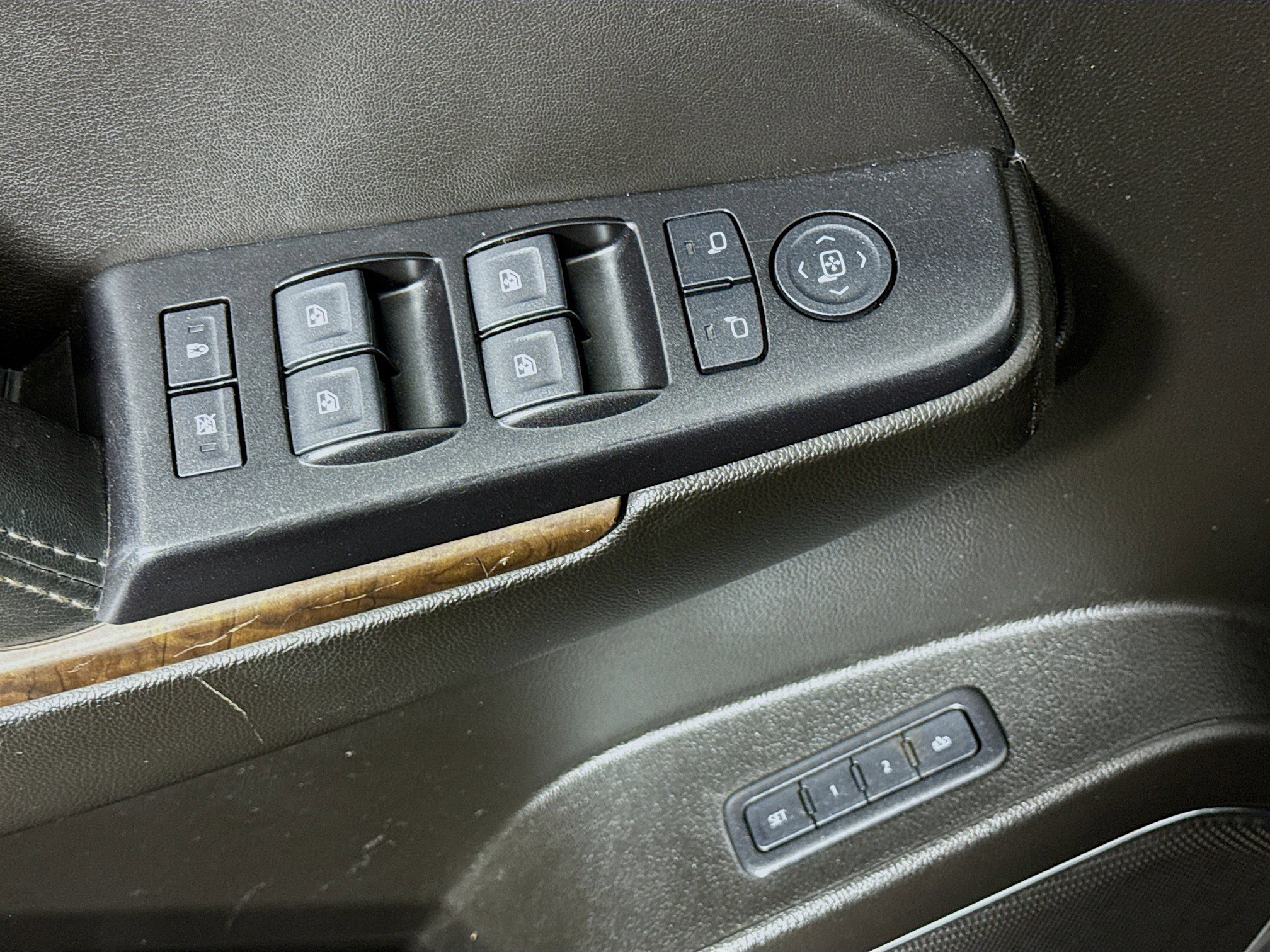 Used 2019 Chevrolet Suburban LT image 22