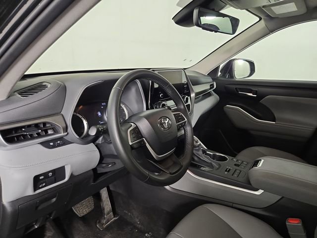 Used 2025 Toyota Highlander XLE AWD/4WD image 15