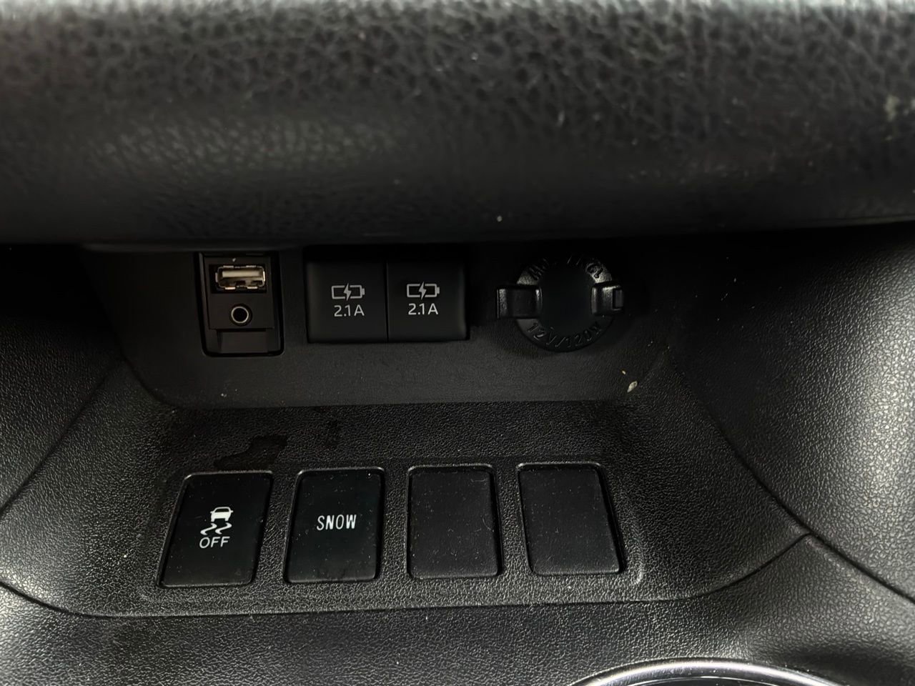 Used 2017 Toyota Highlander Plus FWD image 22