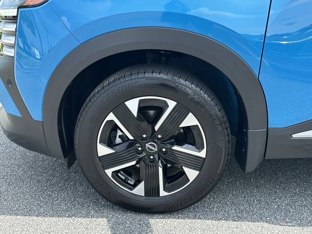 Certified 2025 Nissan Kicks SR FWD image 15