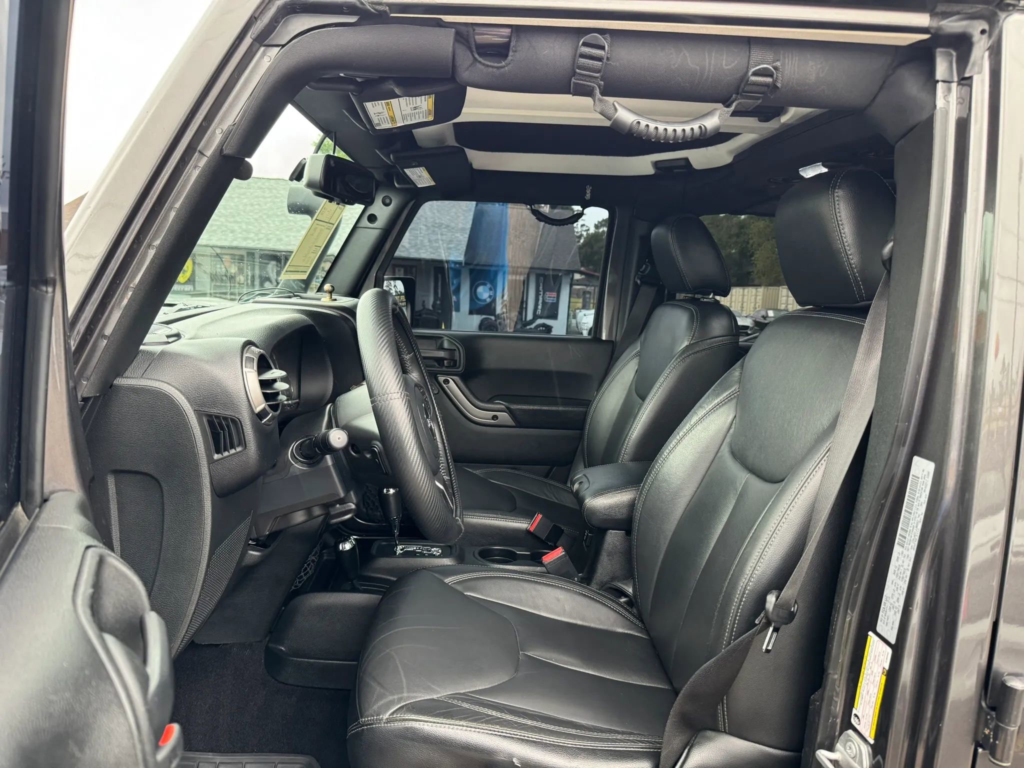 Used 2018 Jeep Wrangler Unlimited Sahara AWD/4WD image 17