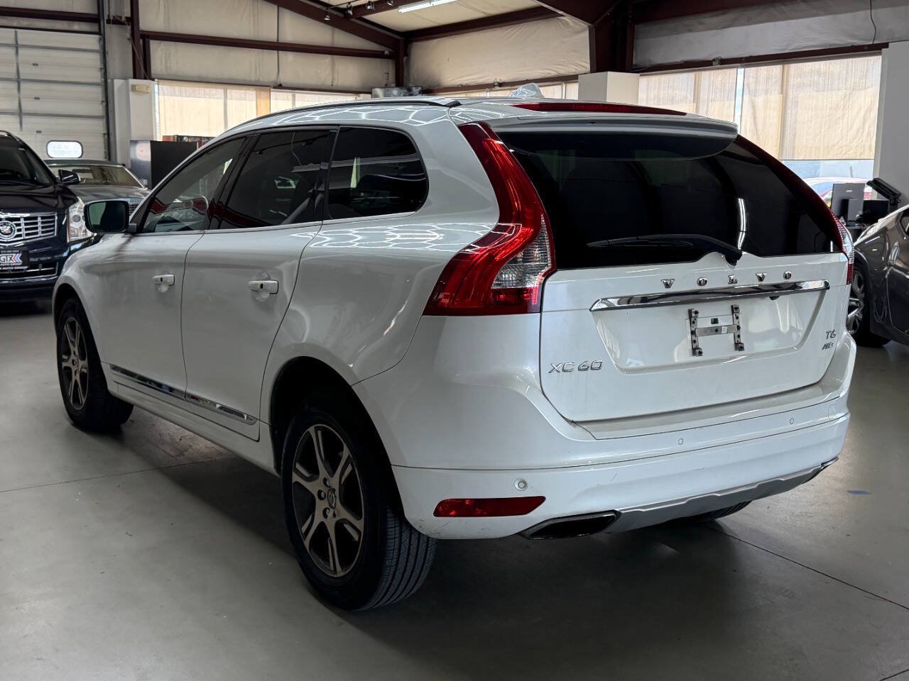 Used 2015 Volvo XC60 T6 w/ Protection Package AWD/4WD image 4