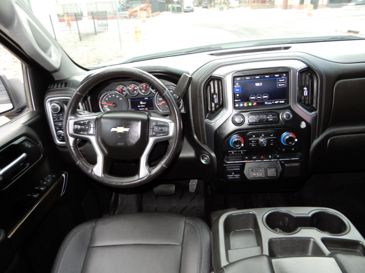 Used 2022 Chevrolet Silverado 1500 LT w/ Leather Package image 17