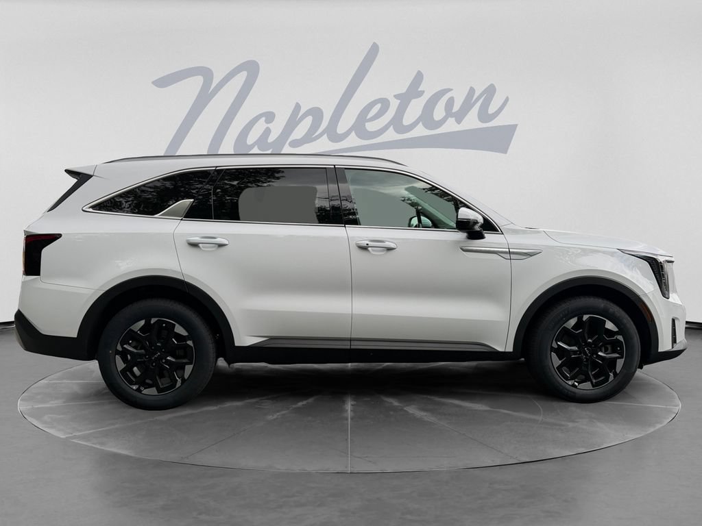 Used 2024 Kia Sorento S FWD image 9