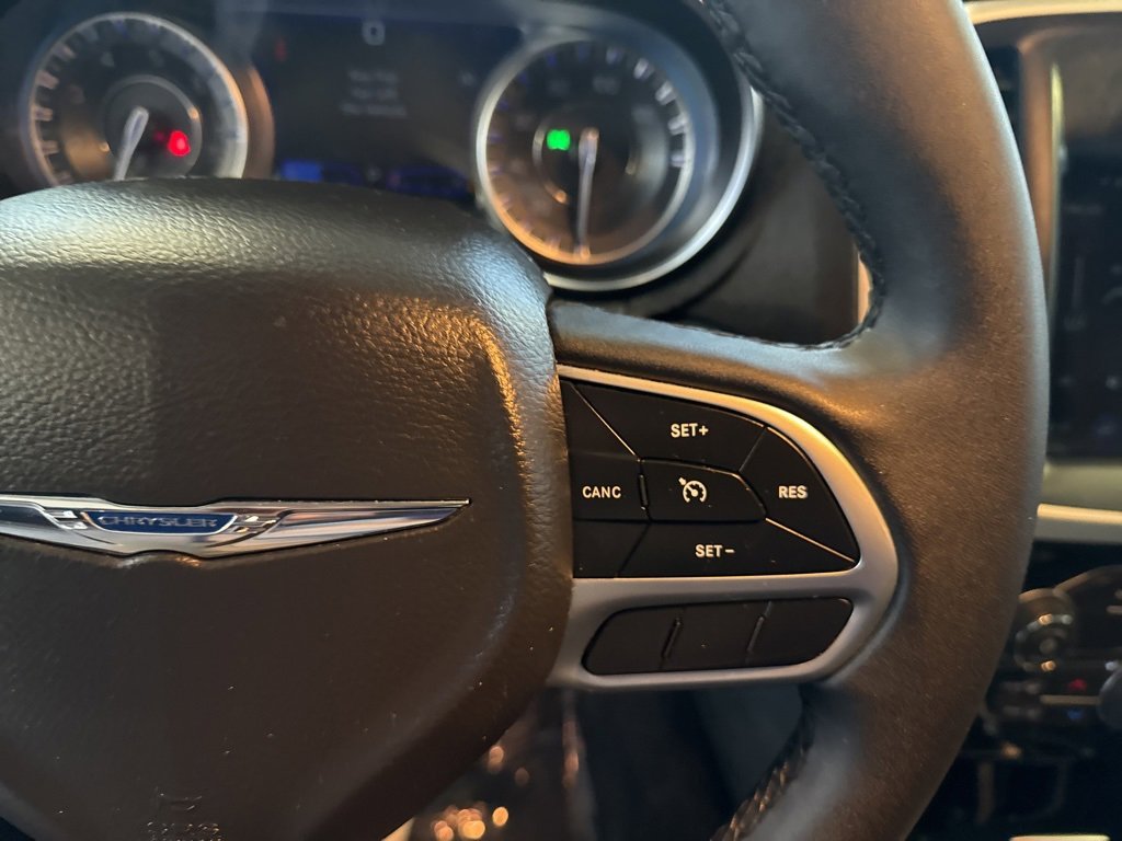 Certified 2023 Chrysler 300 Touring w/ Sport Appearance Package image 18