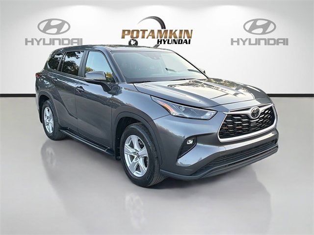 Used 2023 Toyota Highlander L image 3