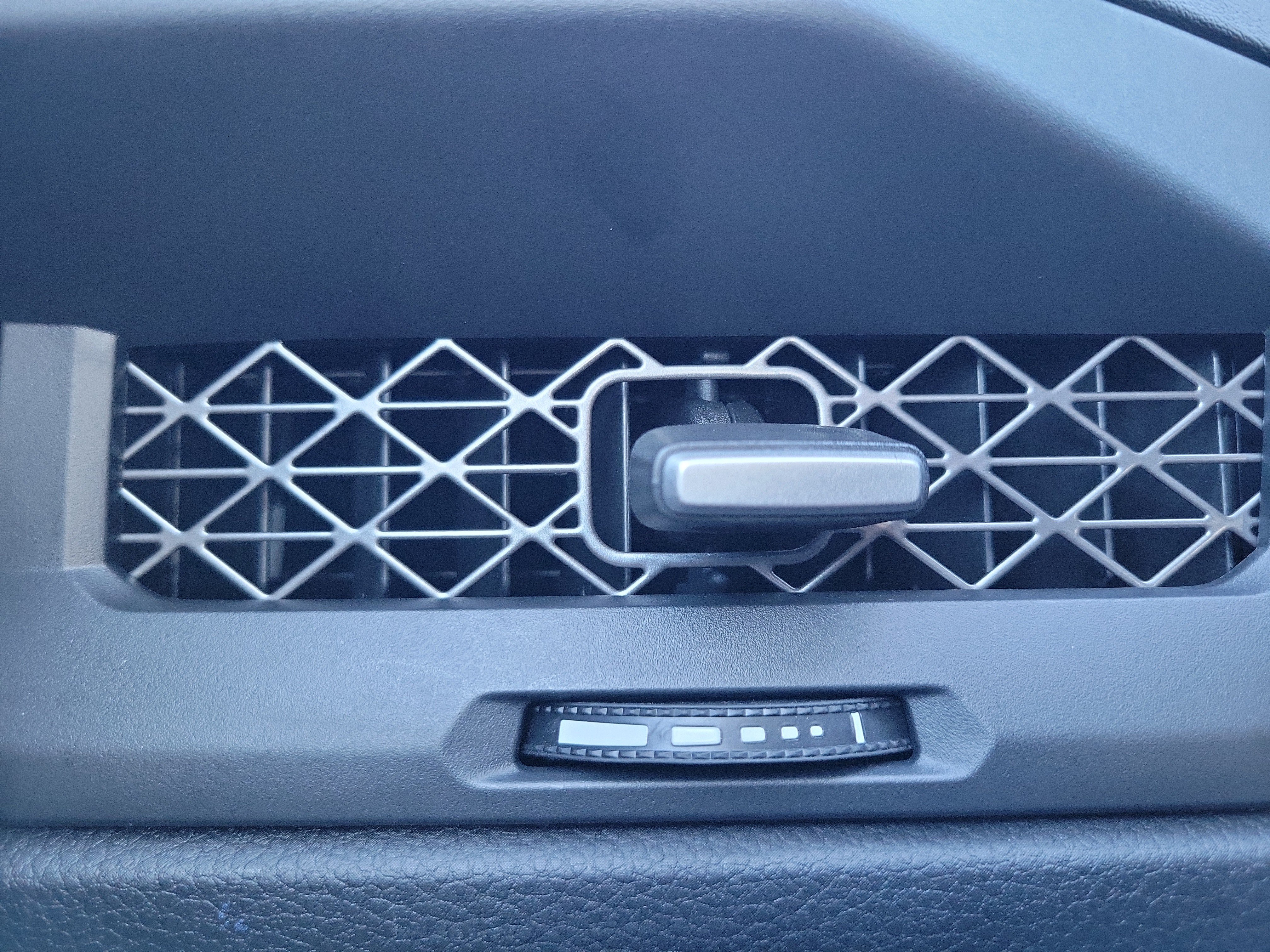 Used 2025 Honda Accord SE image 31