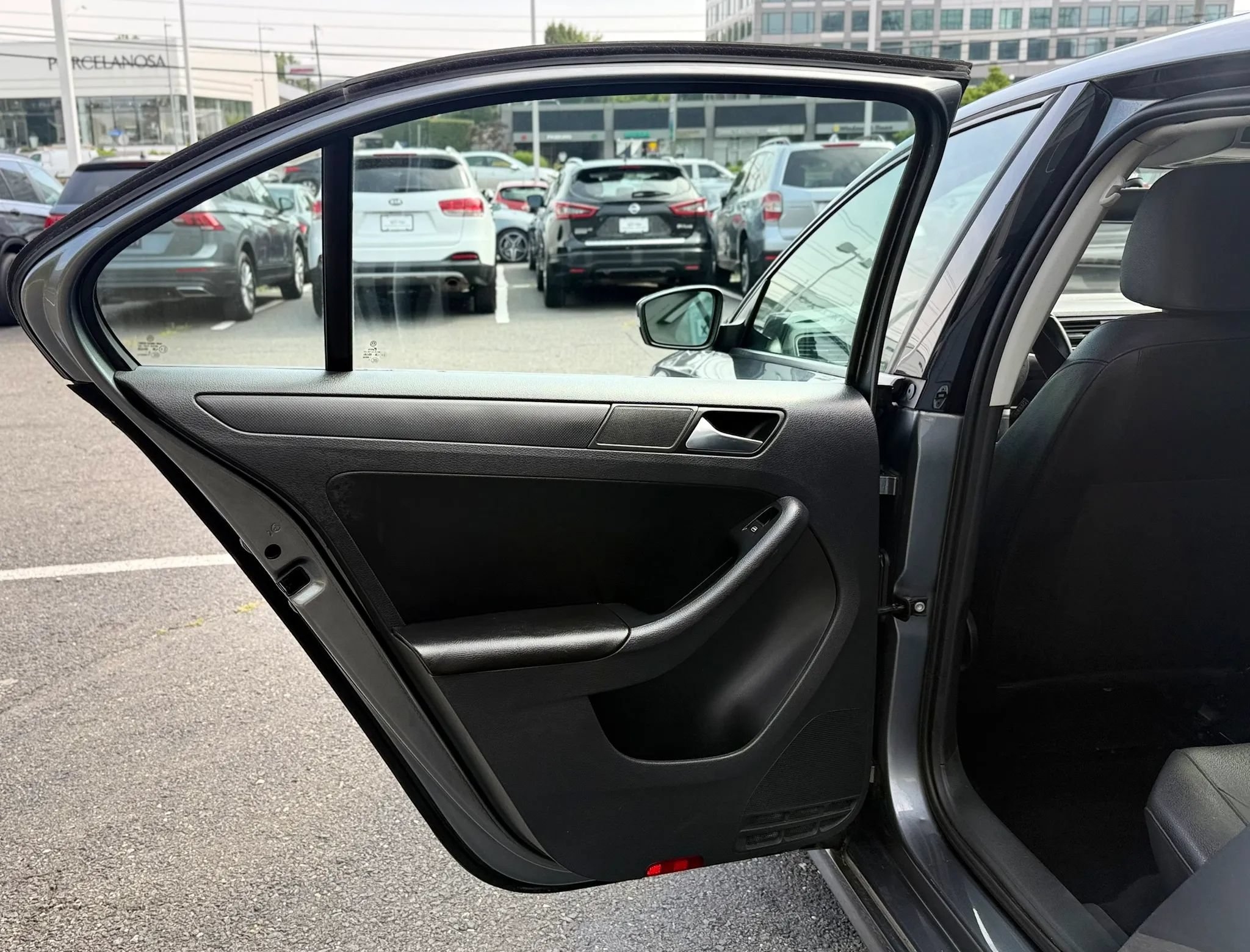 Used 2011 Volkswagen Jetta SE FWD image 26
