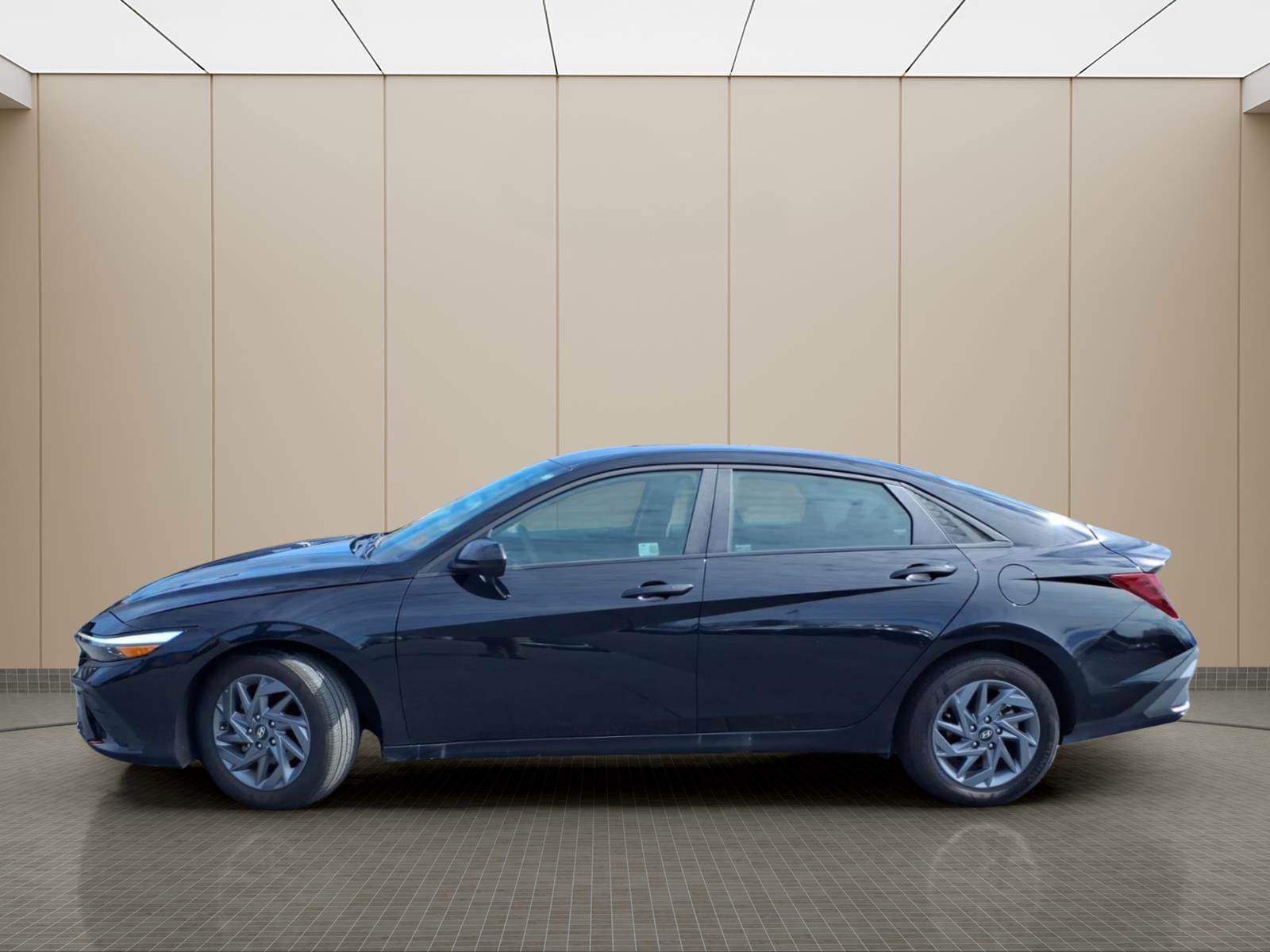 Used 2024 Hyundai Elantra SEL image 12