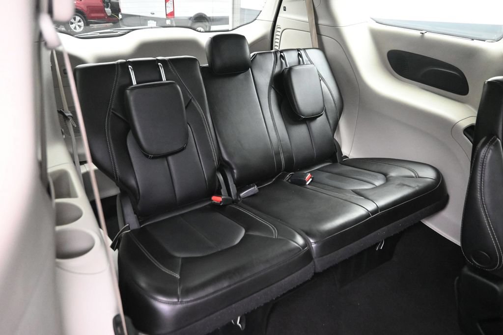 Used 2023 Chrysler Pacifica Touring-L w/ Uconnect Theater Family Group AWD/4WD image 11