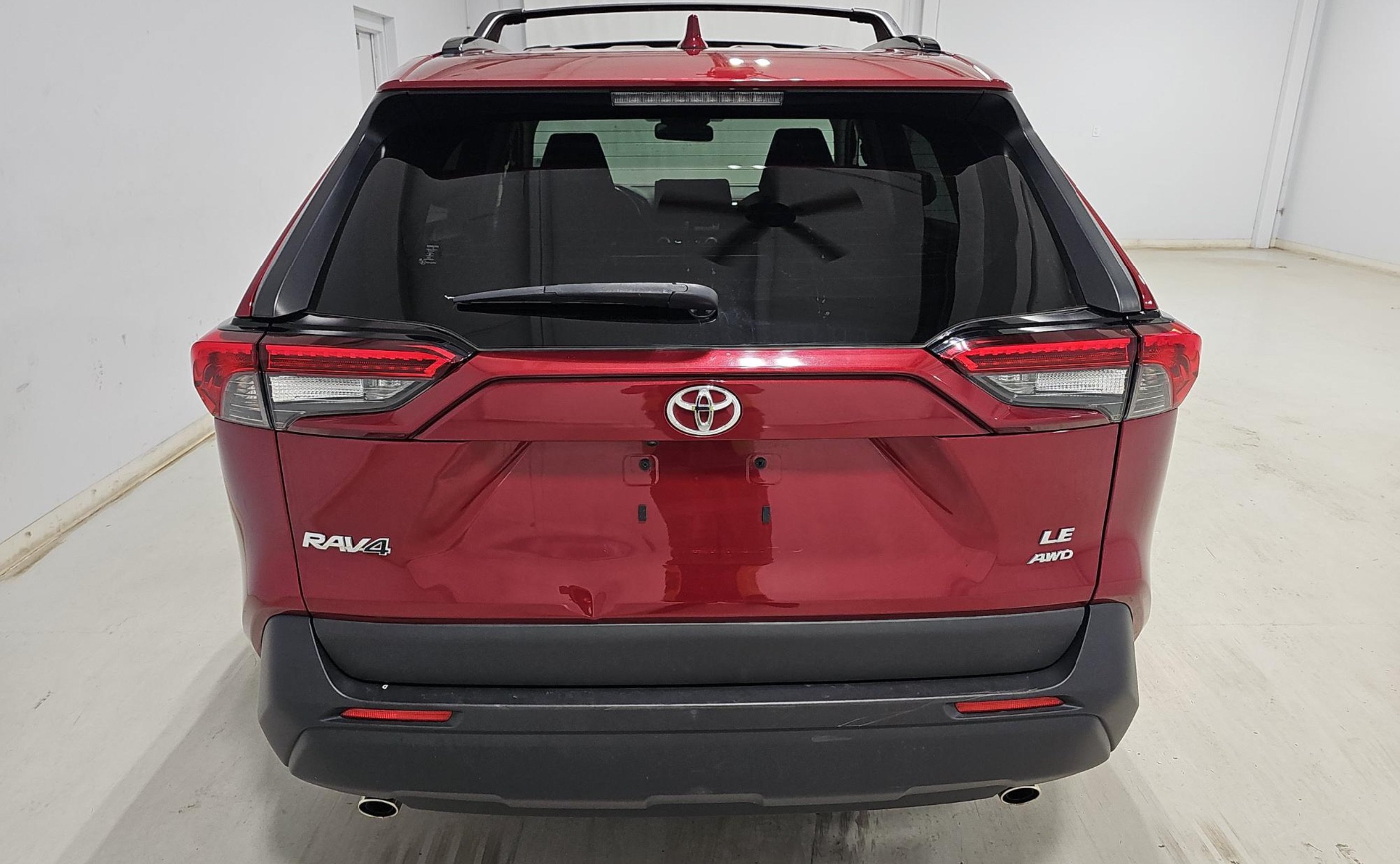 Used 2019 Toyota RAV4 LE AWD/4WD image 5