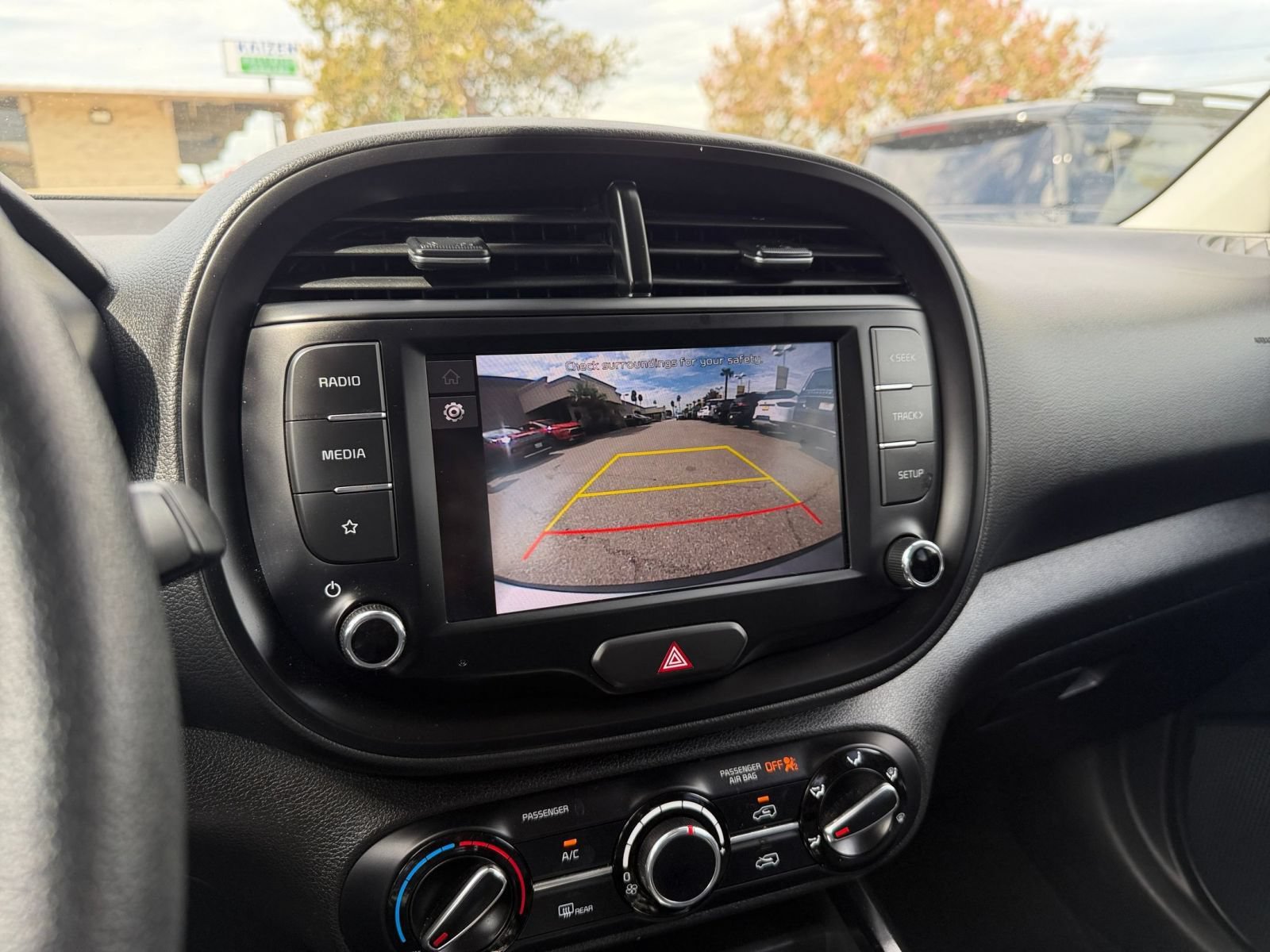 Used 2025 Kia Soul LX w/ LX Technology Package FWD image 21