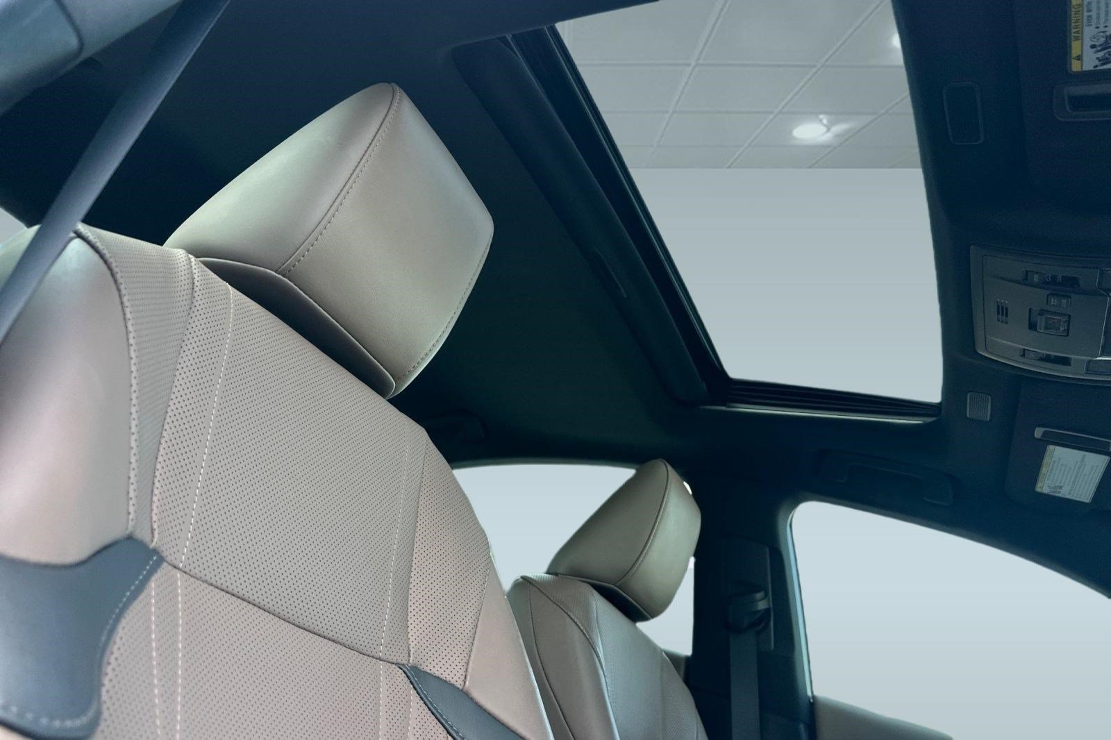 Used 2022 Lexus ES 300h w/ Accessory Package FWD image 23