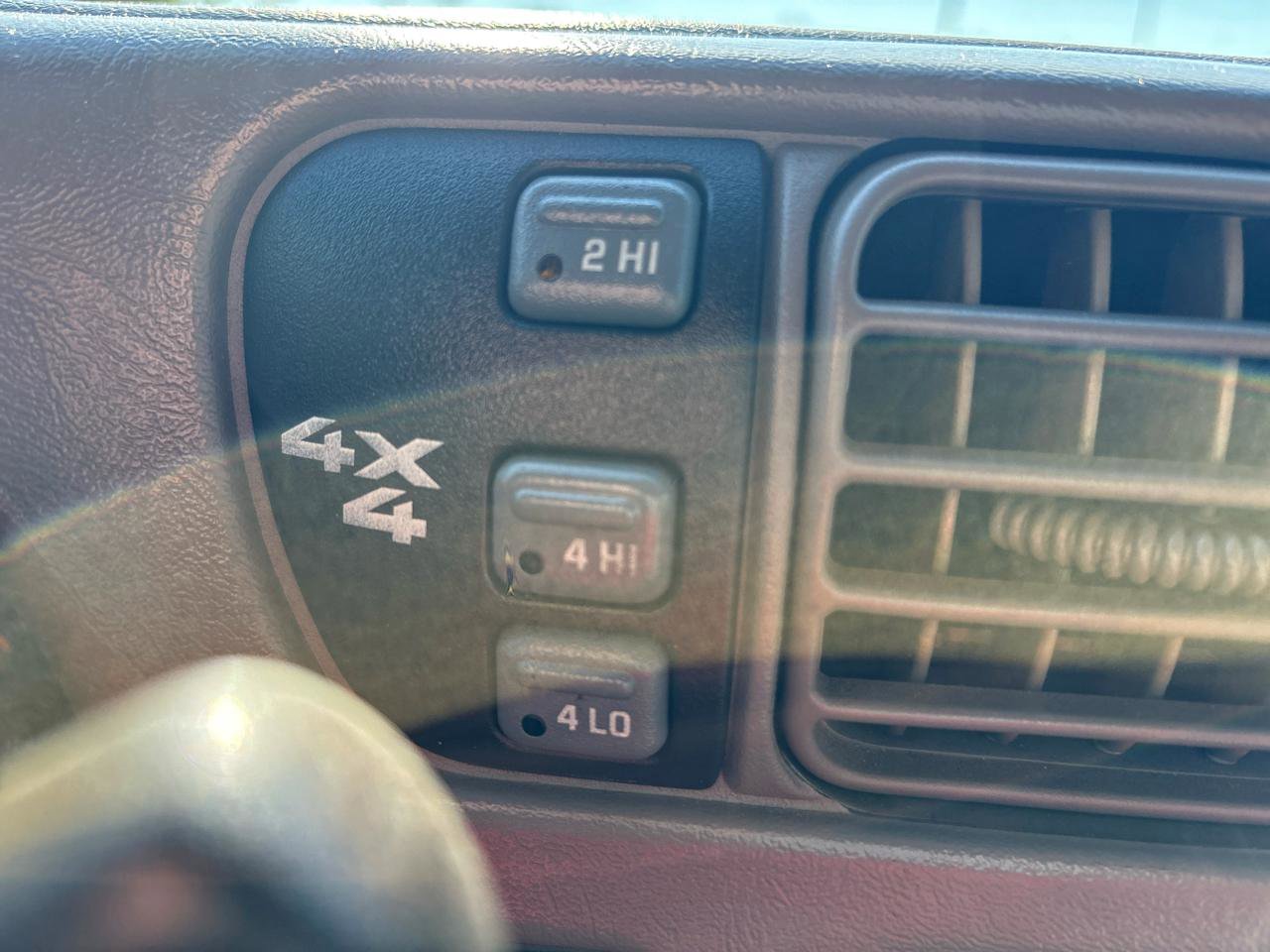 Used 2002 Chevrolet S10 Pickup LS w/ LS Preferred Equipment Group AWD/4WD image 13