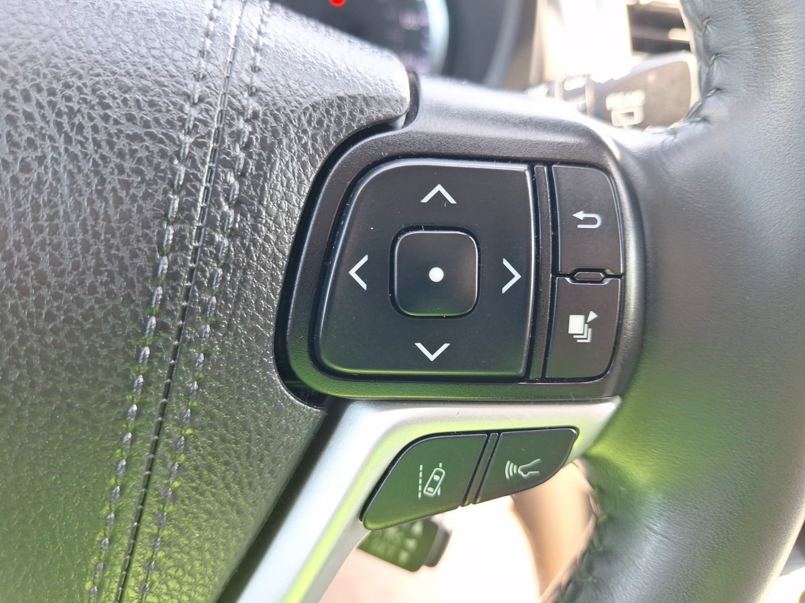 Used 2019 Toyota Highlander Plus FWD image 20