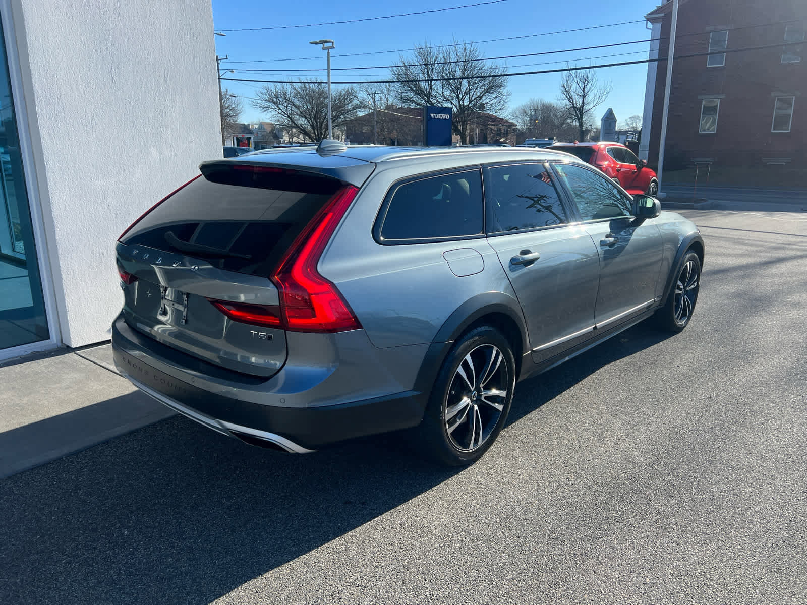 Used 2018 Volvo V90 T5 Cross Country w/ Convenience Package image 8