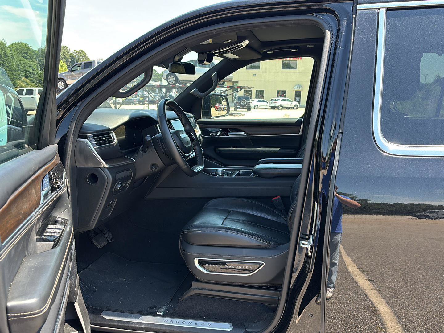 Used 2024 Jeep Grand Wagoneer L 4WD image 9