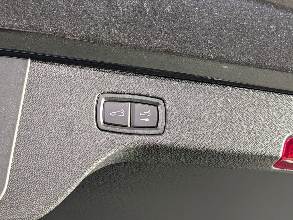 New 2026 Porsche Macan Electric image 19