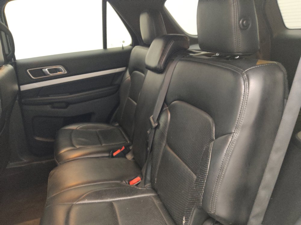 Used 2016 Ford Explorer XLT w/ Equipment Group 201A FWD image 18