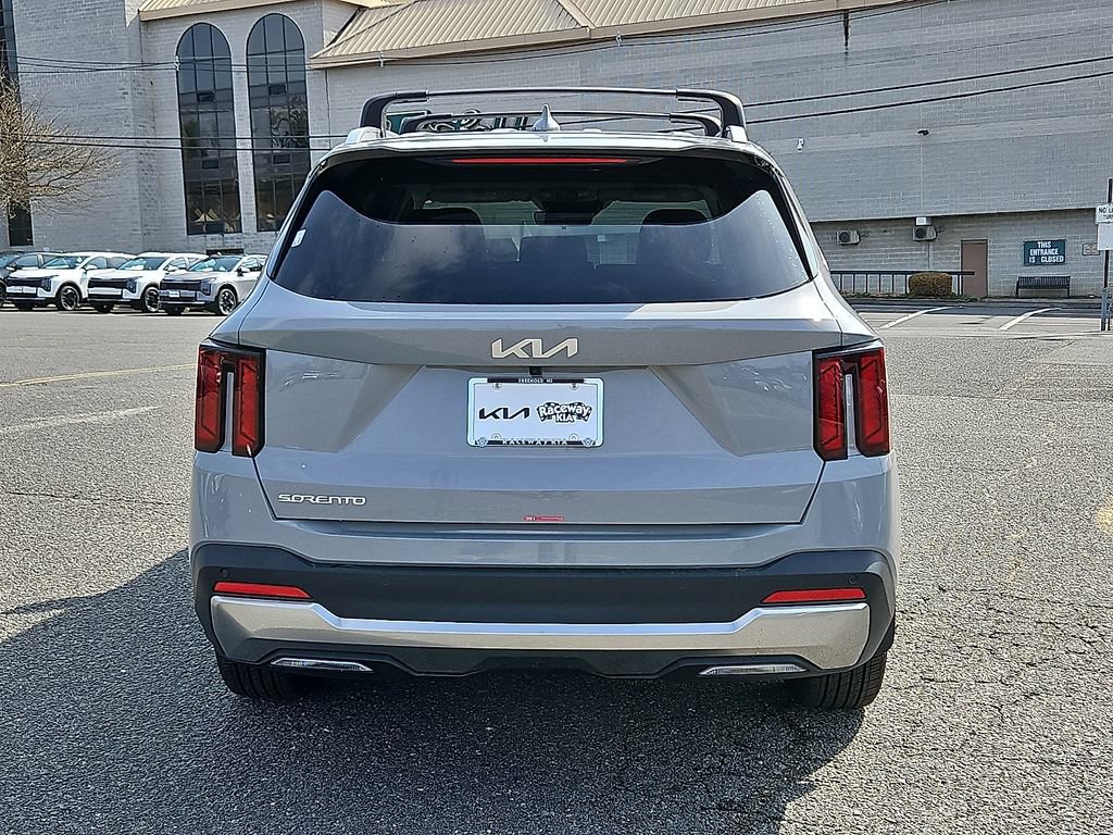 Used 2025 Kia Sorento S FWD image 6