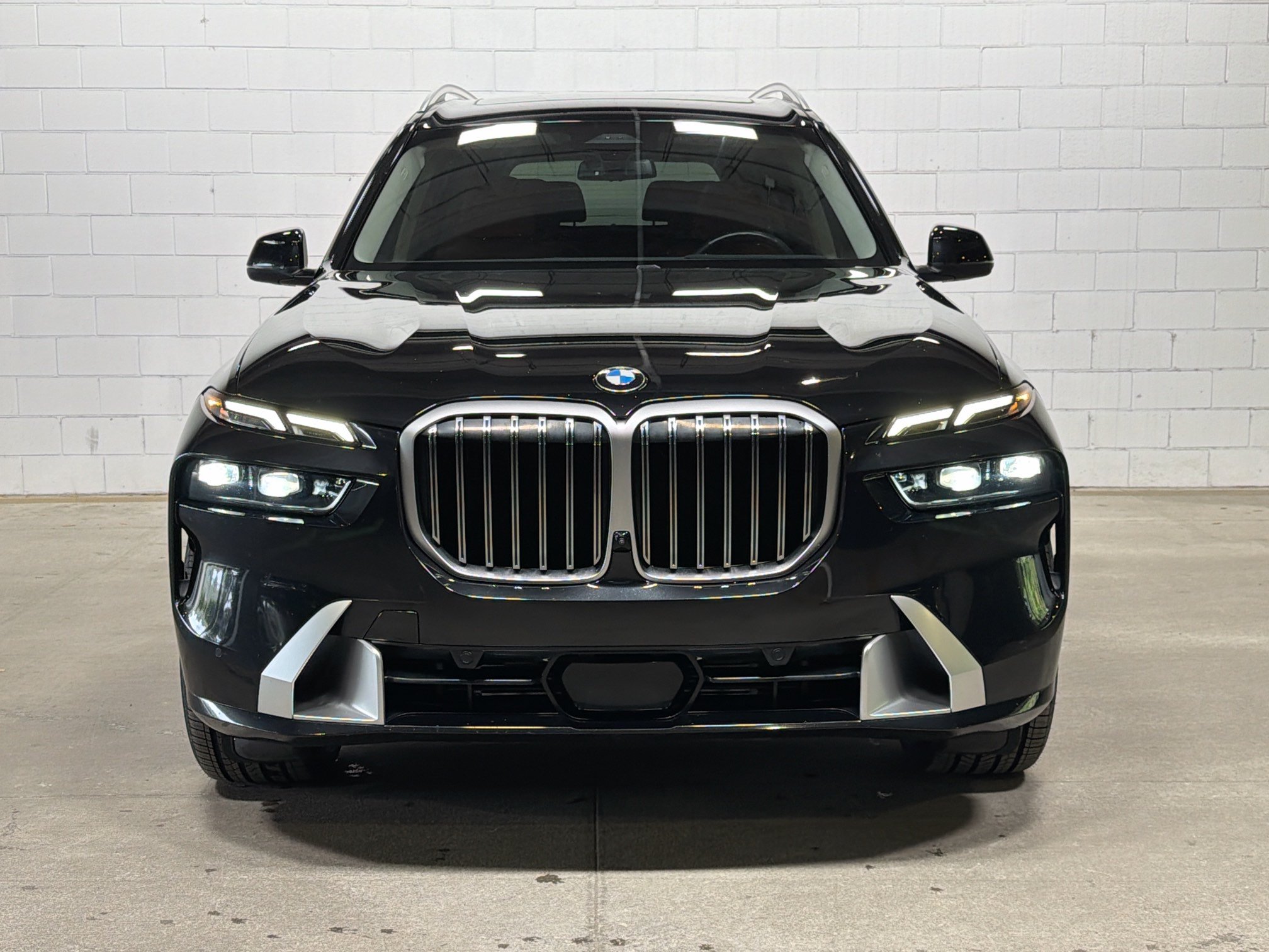 Used 2023 BMW X7 xDrive40i w/ Premium Package AWD/4WD image 9