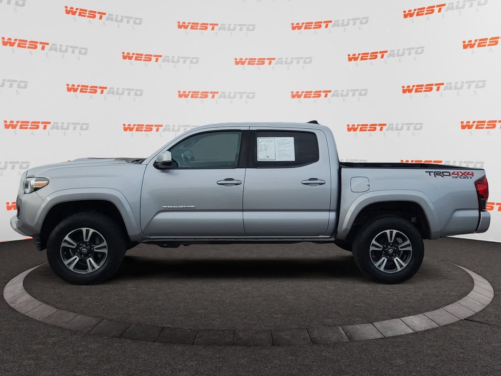 Used 2019 Toyota Tacoma TRD Sport AWD/4WD image 2