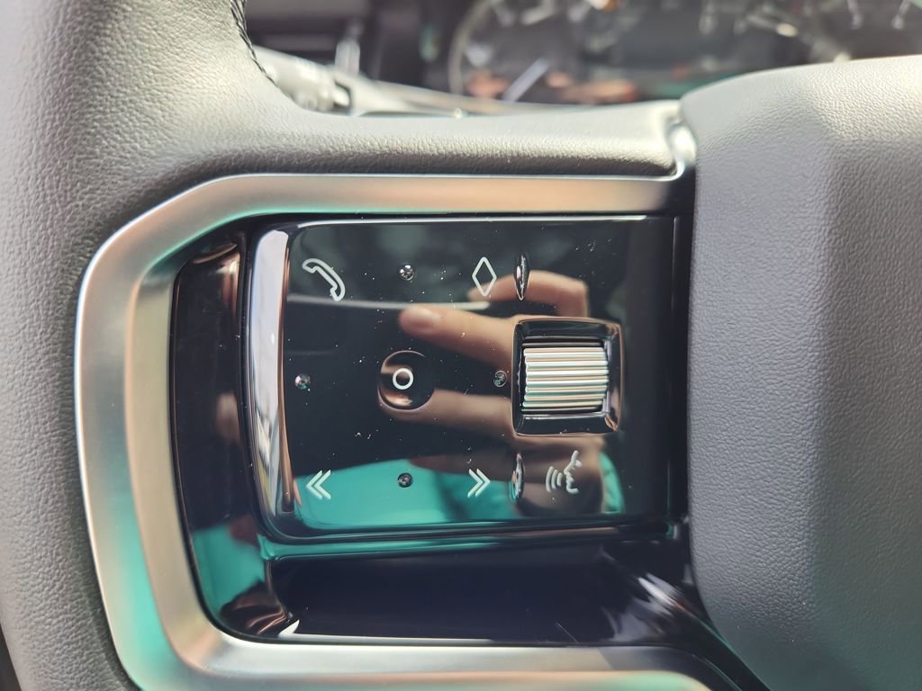 Used 2023 Land Rover Range Rover Evoque R-Dynamic SE image 19