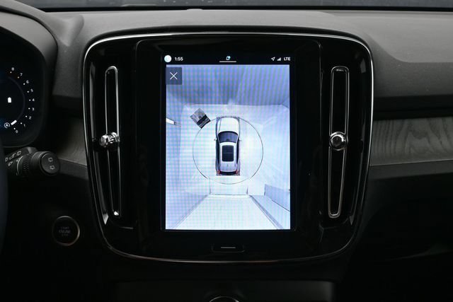 Used 2025 Volvo XC40 B5 Plus AWD/4WD image 20