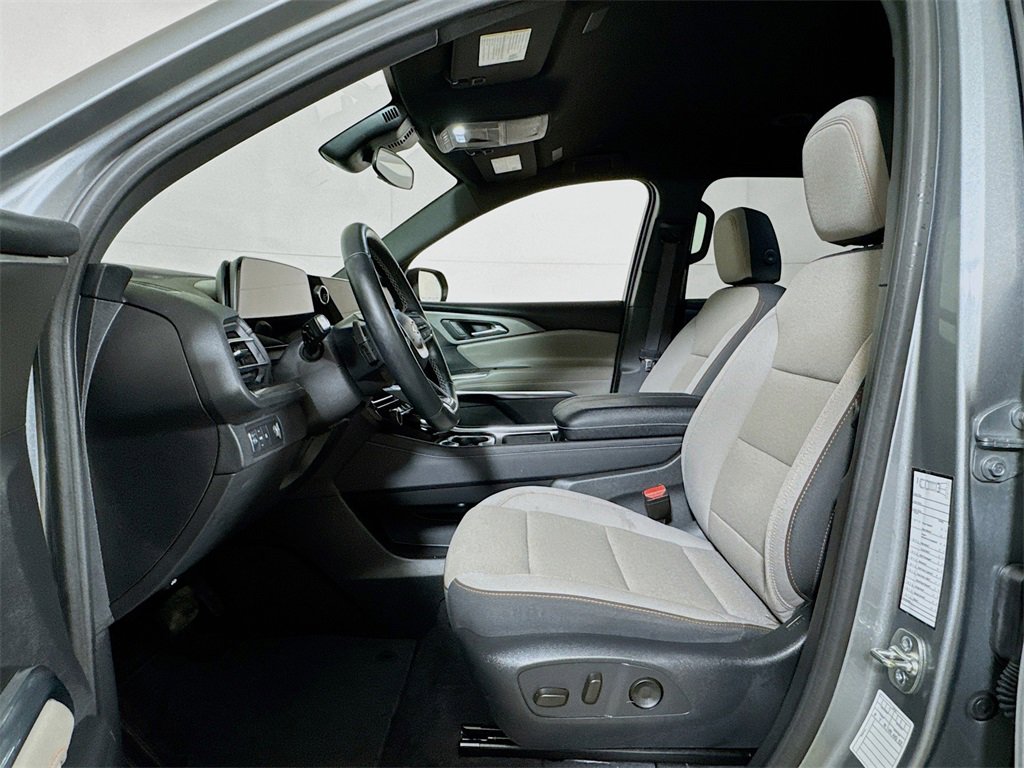 Certified 2025 Chevrolet Traverse LT image 19