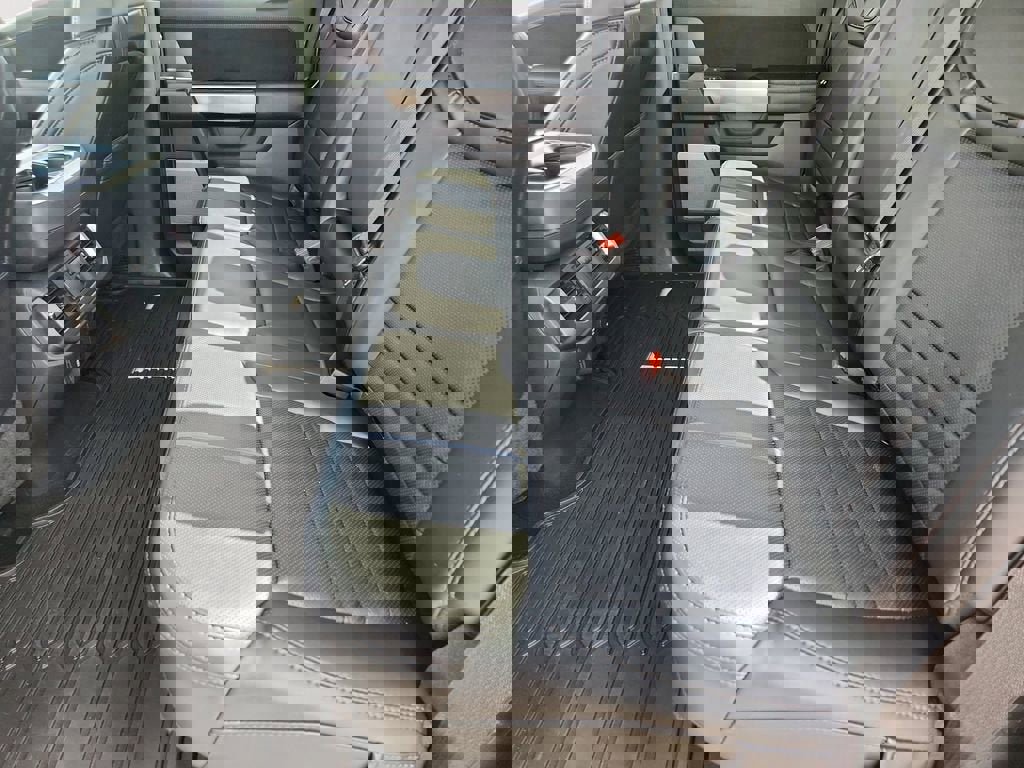 Used 2024 Ford F150 Platinum image 13