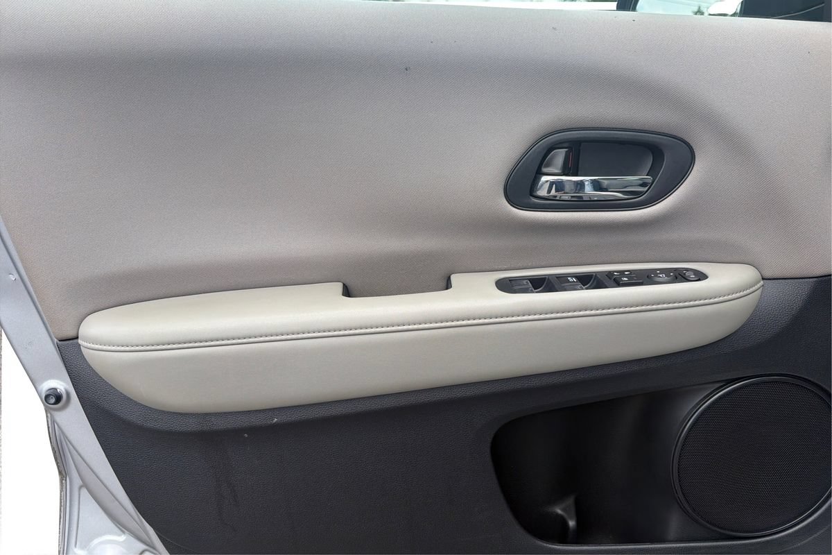 Used 2018 Honda HR-V LX image 18