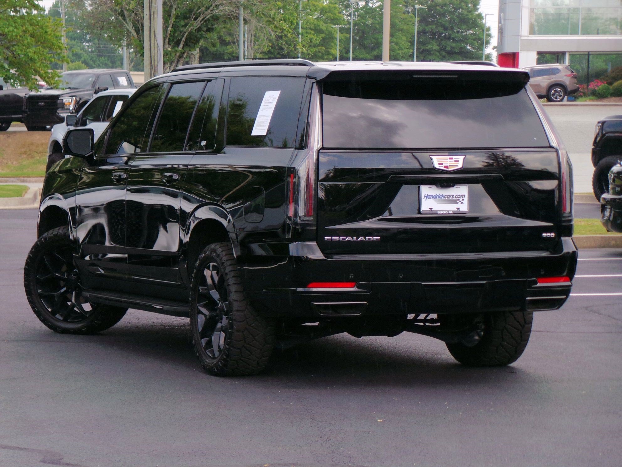 Used 2025 Cadillac Escalade ESV Sport AWD/4WD image 3