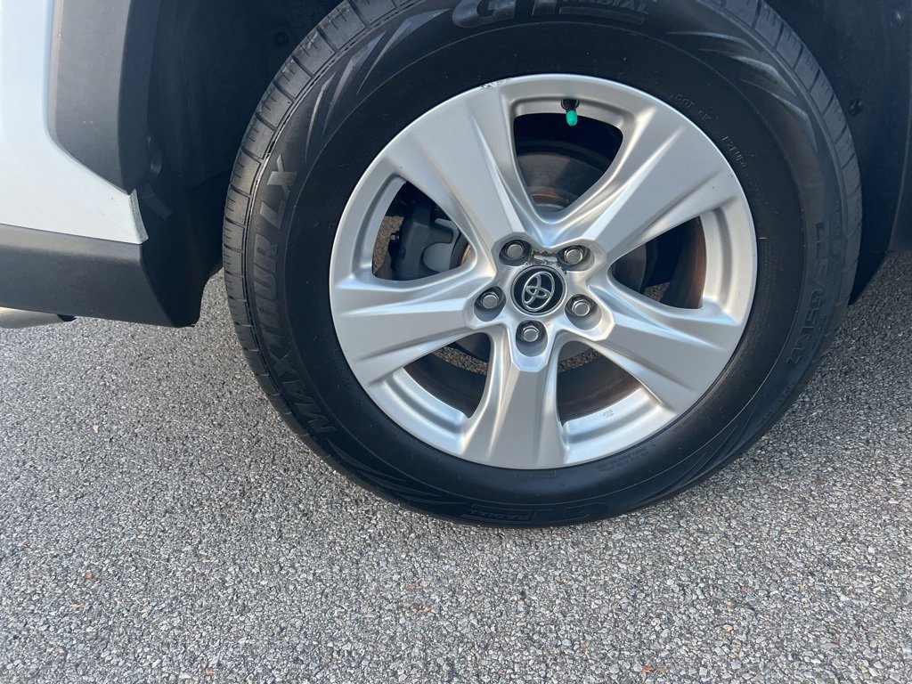 Used 2021 Toyota RAV4 XLE AWD/4WD image 35