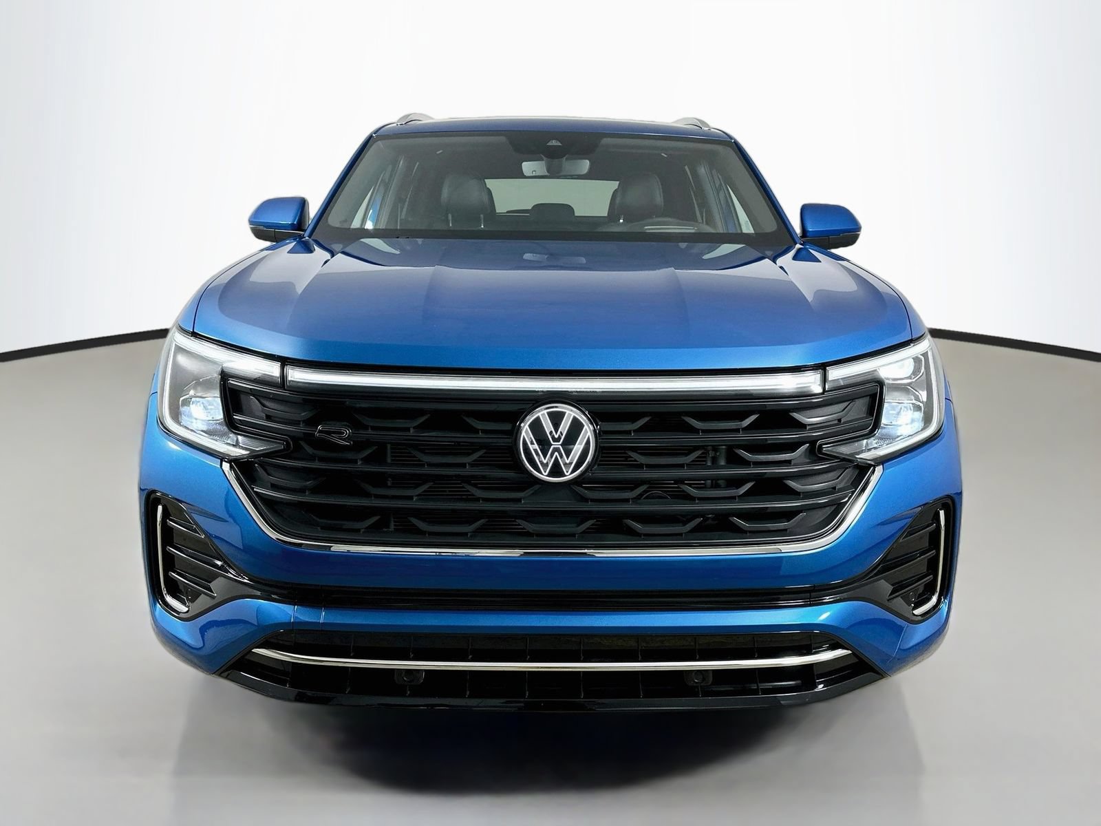 Certified 2024 Volkswagen Atlas Cross Sport SEL R-Line AWD/4WD image 2