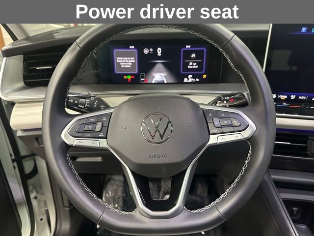 Used 2025 Volkswagen Tiguan SE image 19