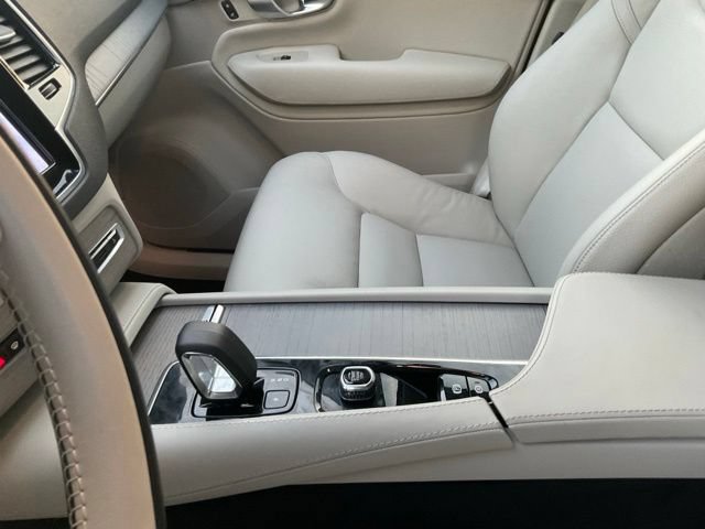Certified 2024 Volvo XC90 T8 Plus w/ Protection Package Premier AWD/4WD image 16