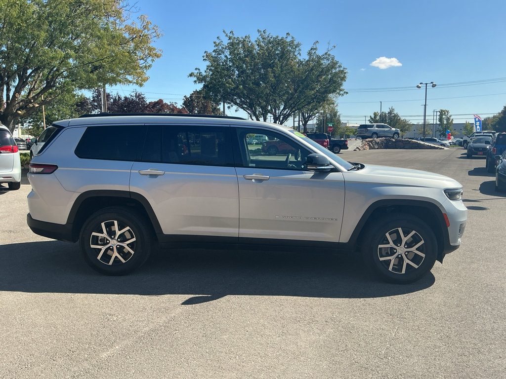 Used 2024 Jeep Grand Cherokee L Limited AWD/4WD image 4