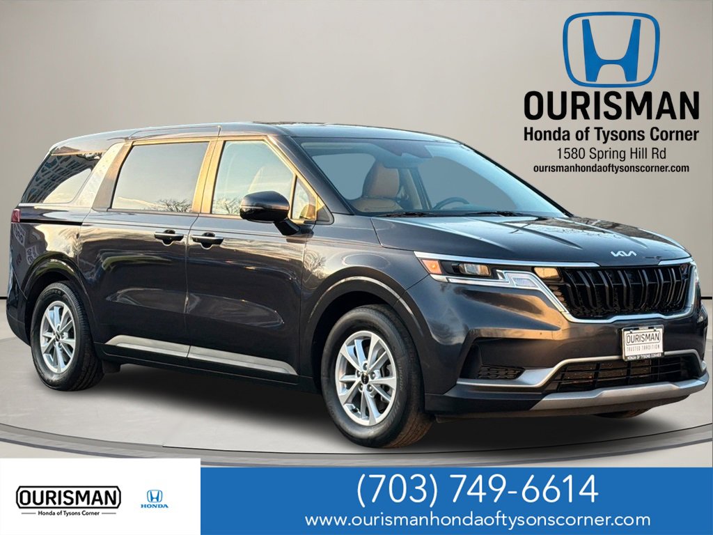 Used 2023 Kia Carnival LX image 1