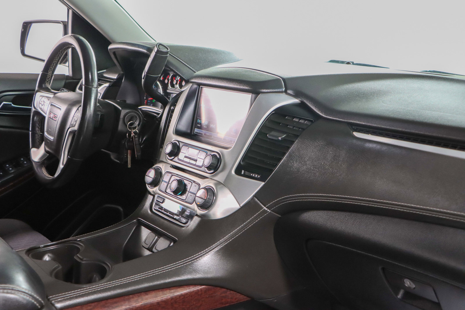 Used 2020 GMC Yukon SLE w/ Enhanced Driver Alert Package image 29