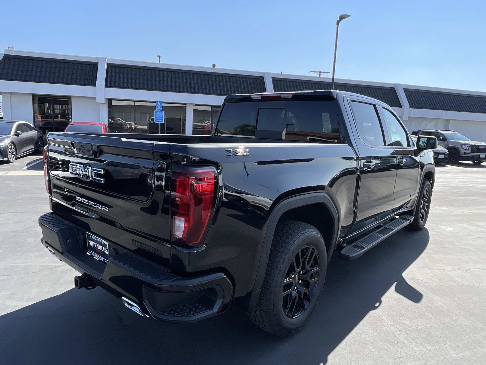 New 2026 GMC Sierra 1500 Elevation image 5