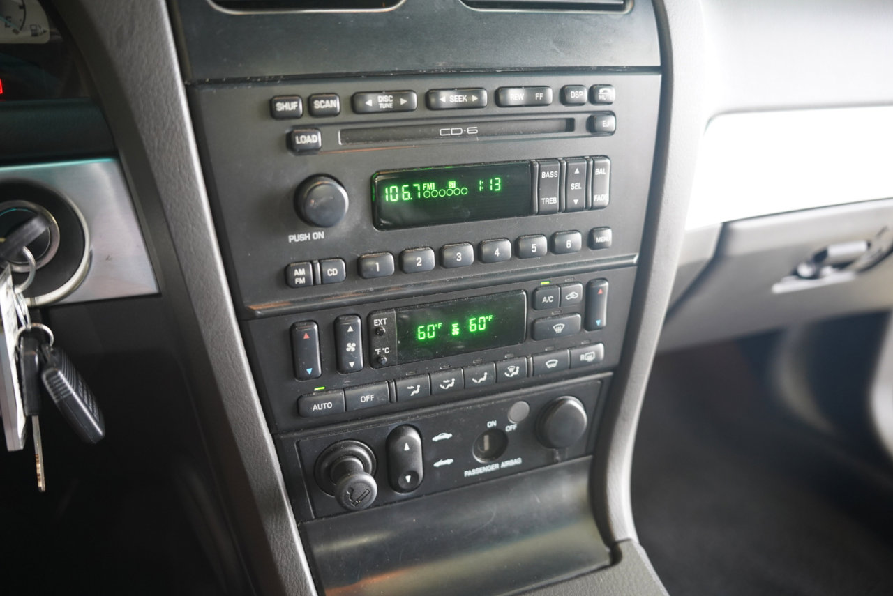 Used 2002 Ford Thunderbird image 18