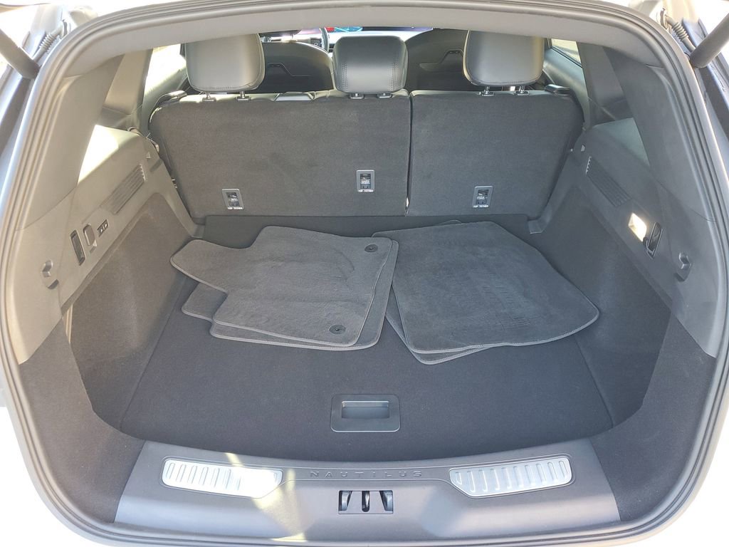 Used 2024 Lincoln Nautilus Premier w/ Jet Appearance Package image 15