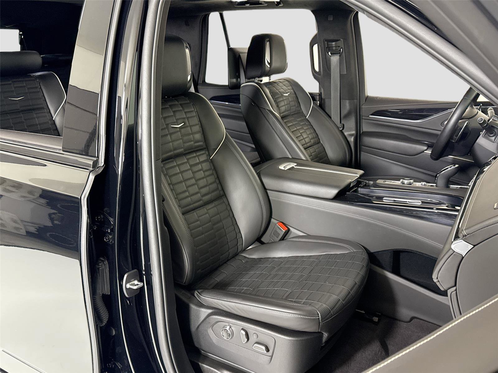 Used 2023 Cadillac Escalade V w/ LPO, Floor Liner Package image 34